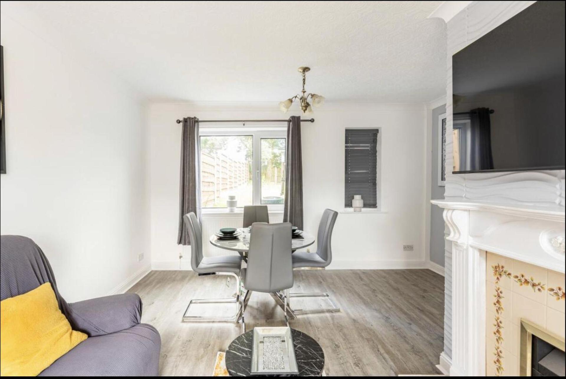 Come & Unwind In Charming 5 Bed House In Blackburn Exterior foto