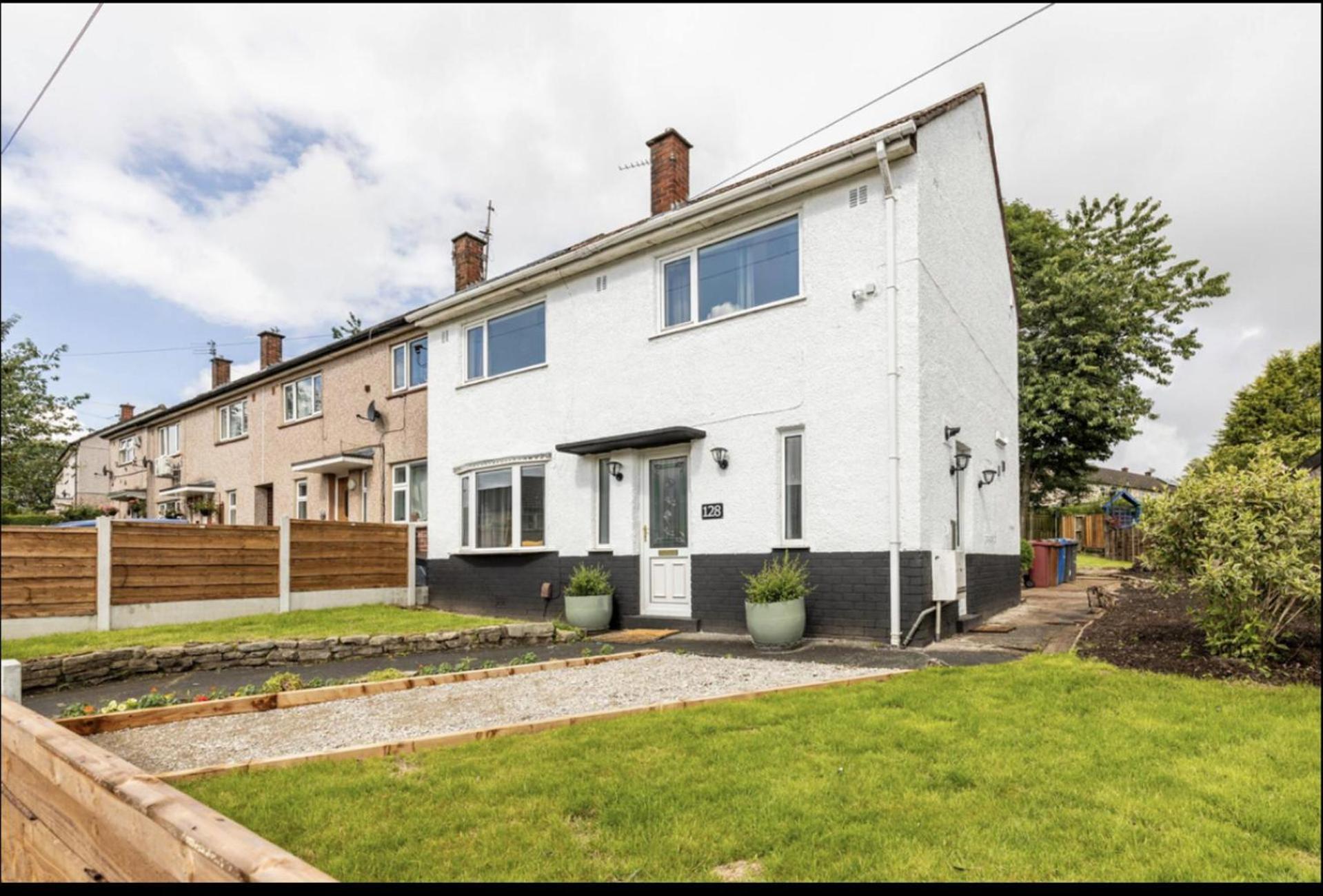 Come & Unwind In Charming 5 Bed House In Blackburn Exterior foto